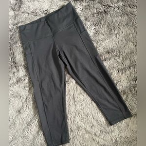 Women’s Black Capri Leggings Size M